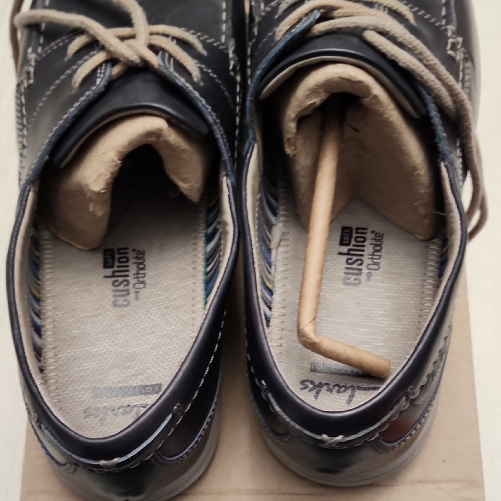 Clarks Men’s Black Leather Boat Shoes with Tan Laces - Picture 5 of 8